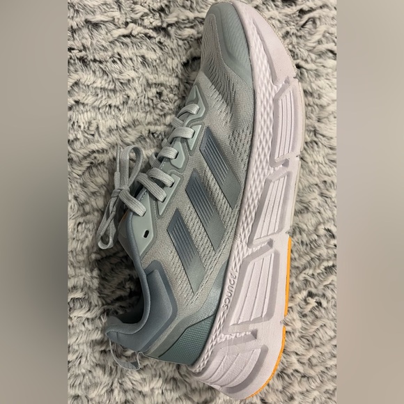 EUC Adidas Questar running shoe. Size 10. Sage green/gray. - Picture 4 of 6